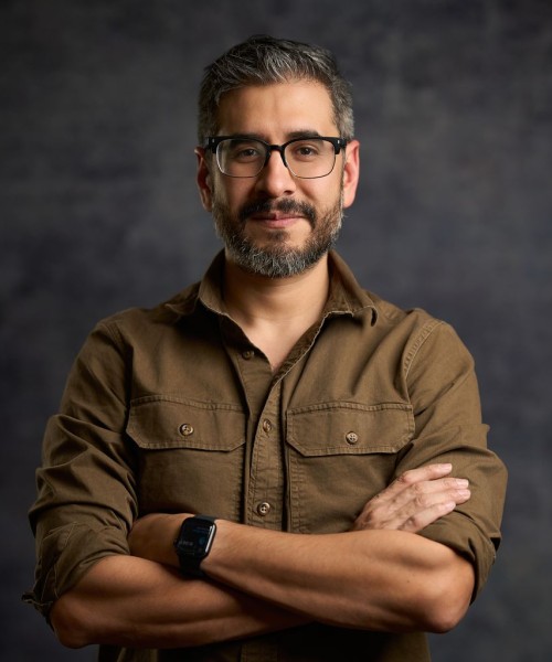 Studio Portraits Made Easy: From Simple Setups to Creative Lighting AM