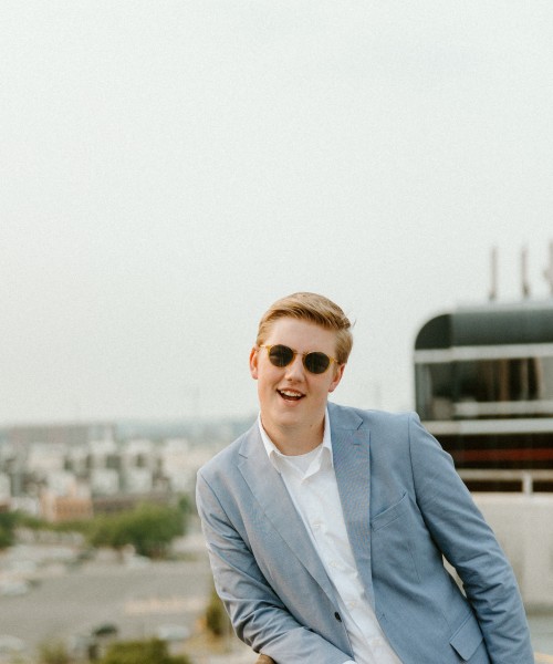 Redefining the Senior Portrait Studio: Editorial Imagery, Gen Z Clients, Real Profit